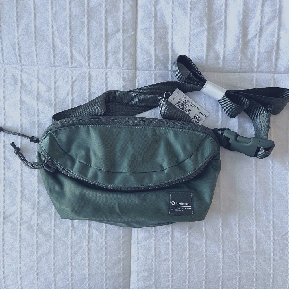NEW! Lululemon Large All Day Essentials Belt Bag 2.5L Dark Forest